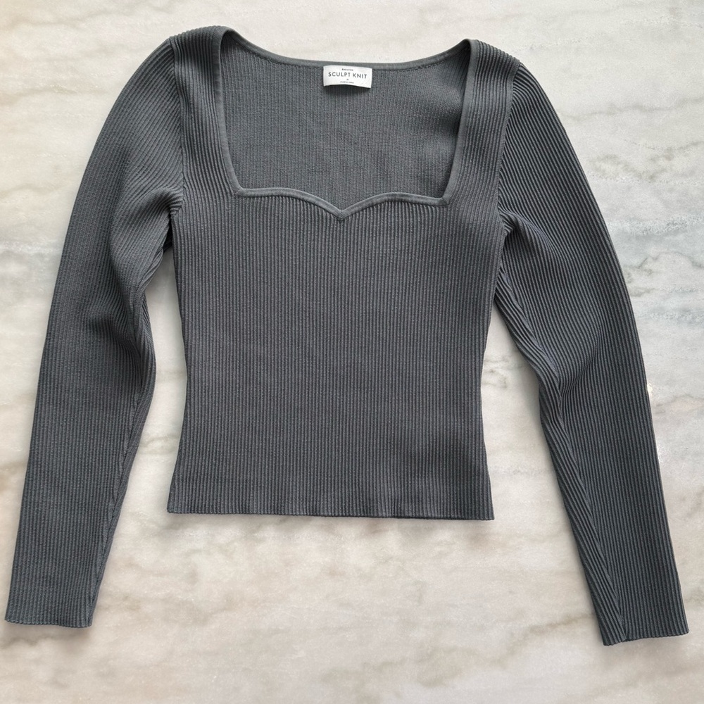 Aritzia Babaton Sculpt Knit Sweetheart Long Sleeve Top Size M - Picture 8 of 10